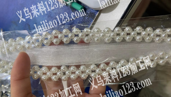 编织和穿珠子一体的手工活，如图，找一下编