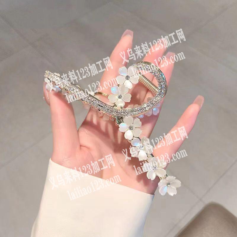 寻找抓夹成品厂家，如图，有单