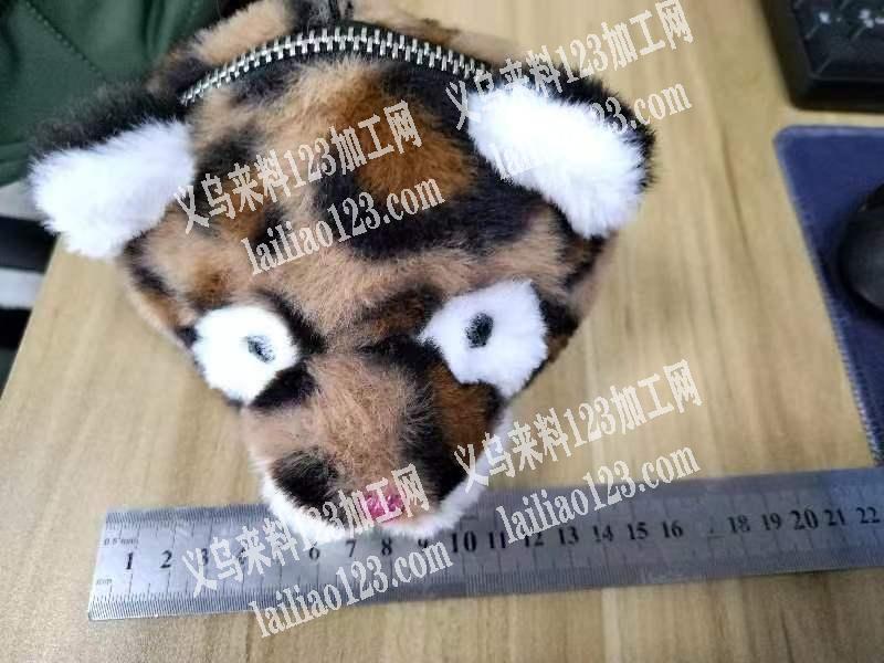 如图毛绒动物包包产品有订单，寻找工厂，谁