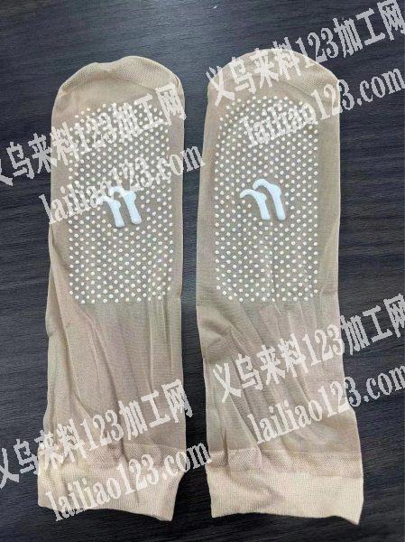 大量袜子点胶外发加工，如图，有意的联系下