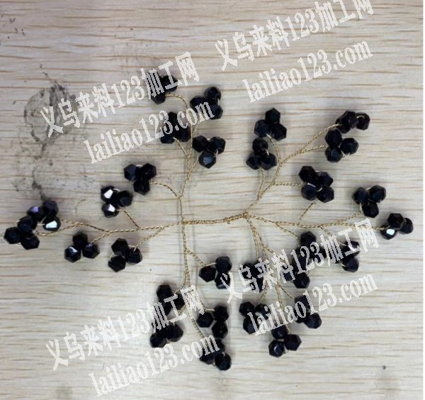 发外地做，穿珠子绑珠子扭铜丝，手工活外发