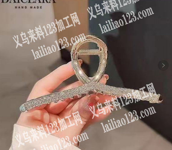 合金头饰压铸订单外发，如图，合金抓夹寻找