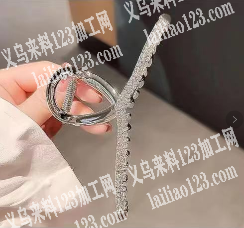 合金头饰压铸订单外发，如图，合金抓夹寻找