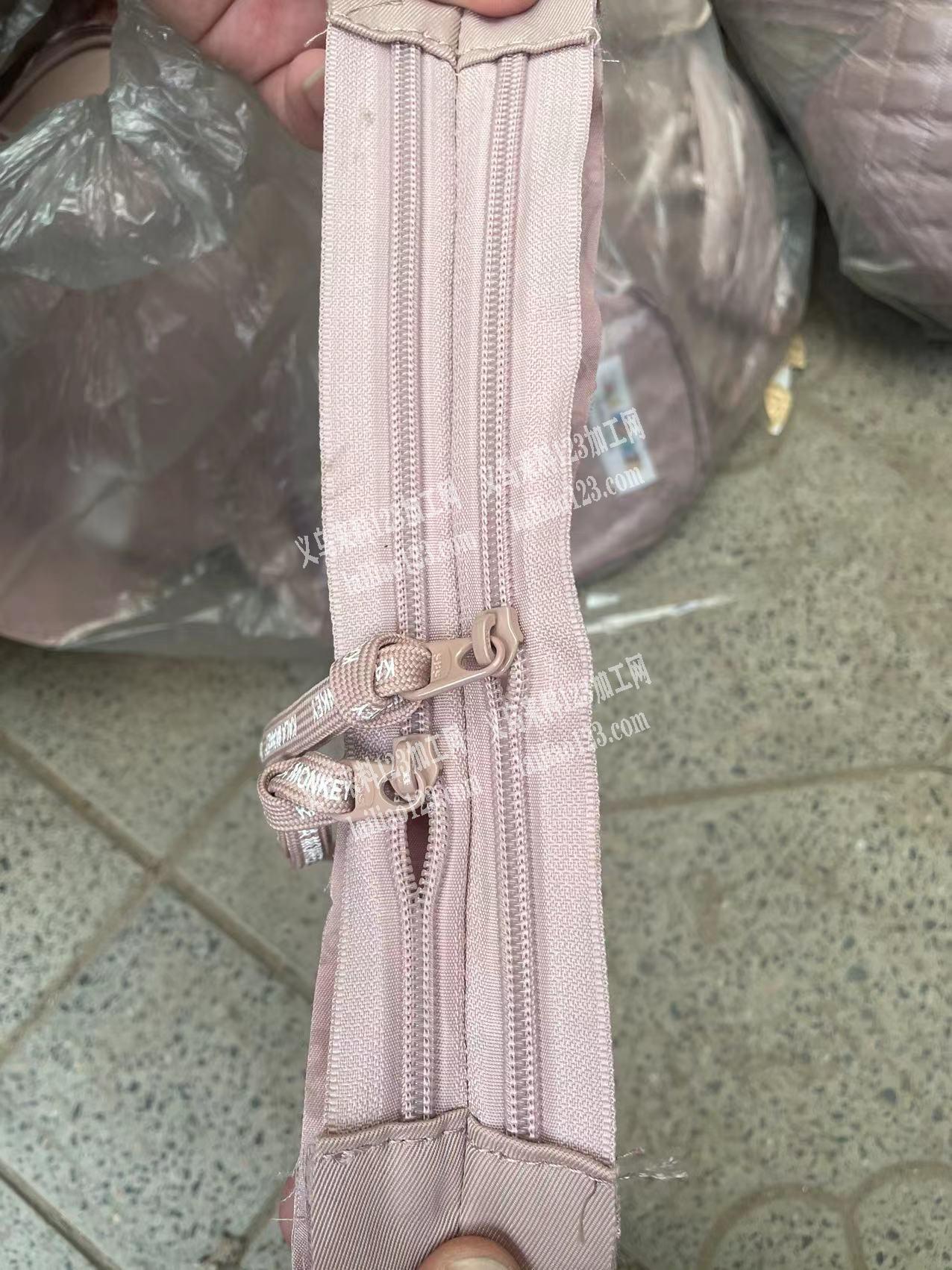 常年箱包订单外发加工。发白沟附近。成品，