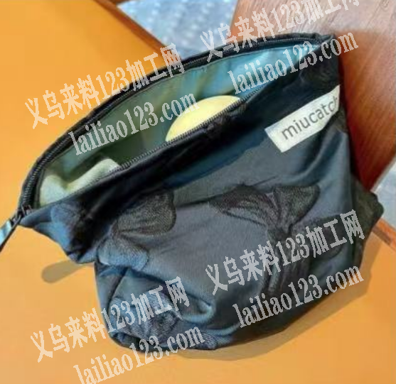 哪家是生产这个小包的，寻找箱包工厂，详谈