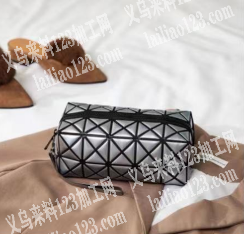 如图，寻找做如图2款小包的工厂，价格要有