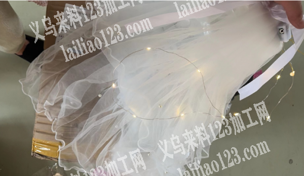 缝纫外发，如图，寻找专业做如图头纱的加工
