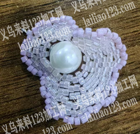 手工活，穿米珠，发外地做，如图，还要编织