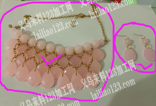 项链套装的手工活外发，如图，项链穿珠子编