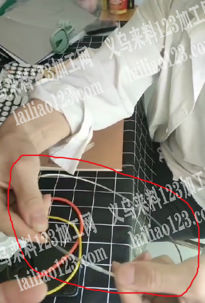 寻找铁丝厂家，如图，帽子上用的铁丝，寻找