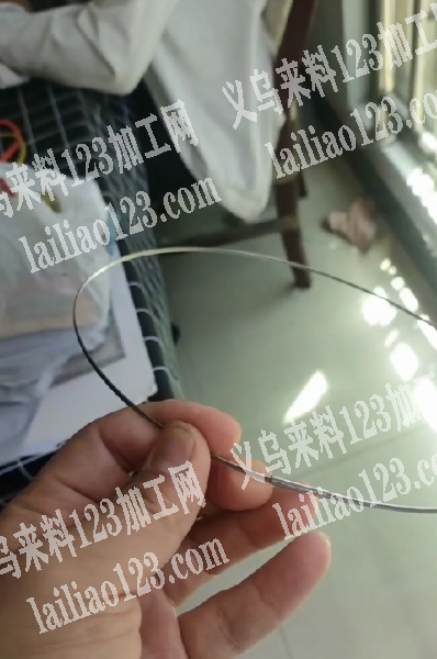 寻找铁丝厂家，如图，帽子上用的铁丝，寻找