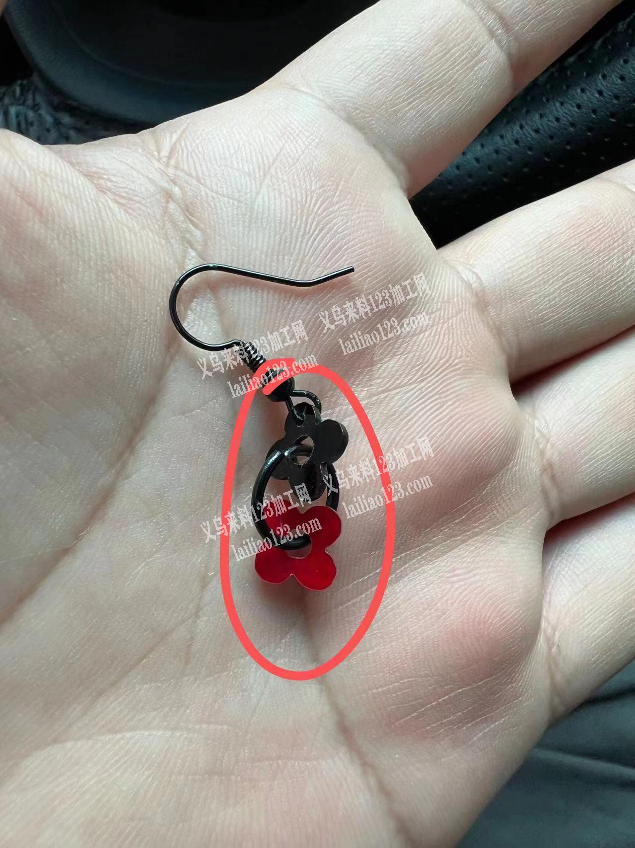 有没有做亚克力板切割的，这个小片片帮忙做