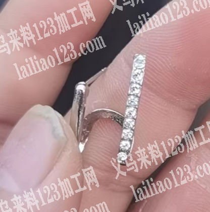寻找压铸工厂，合金饰品订单，如图，电话详