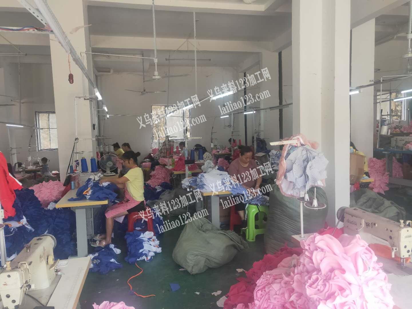 本厂常年承接宠物狗衣服加工，服装、平车、
