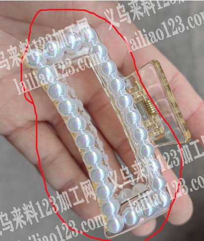 寻找珍珠注塑件，如图，用在抓夹上的，是注