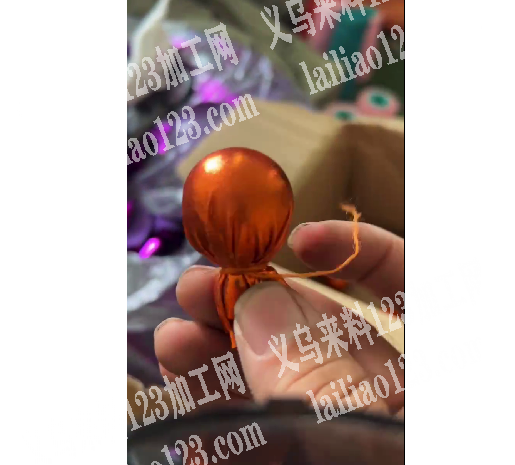 如图手工活，缠球，如图，泡沫球抱起来缠线
