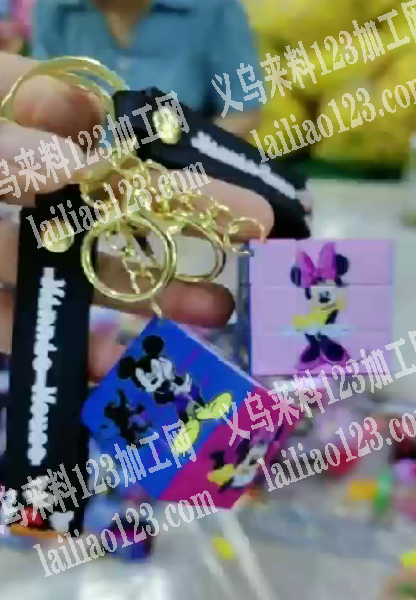 急找钥匙扣挂件工厂，有货的联系我详谈。，