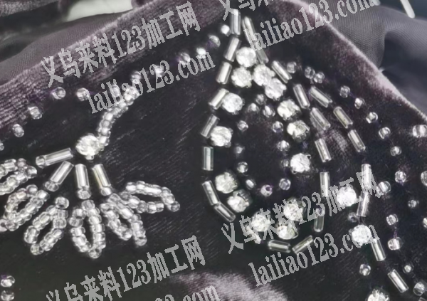 手工穿珠子手缝珠子，。缝在衣服上，寻找手