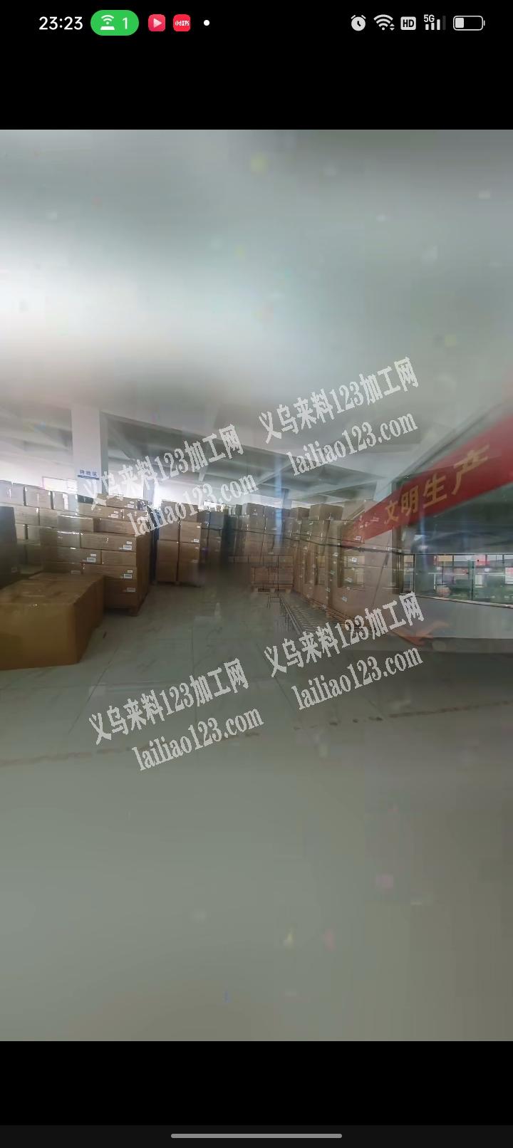 本厂有200多名员工，专业生产帽子服装箱