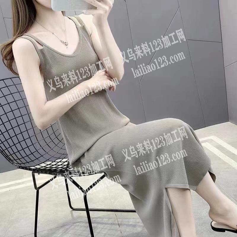 简单女士吊带背心连衣裙外发加工，量大，能