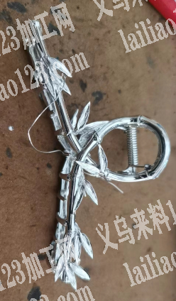 合金订单外发，合金压铸的抓夹，有磨具的压