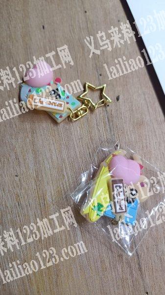 如图，找手工加工厂，要挂圈，要点胶水包装