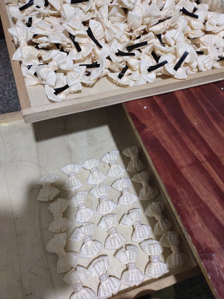 东阳承接手工活，打胶水点平底钻，打胶枪，包装等手工