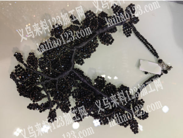 专业复杂手工活的看过来，项链穿珠子编织手
