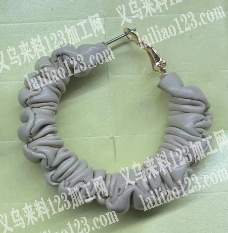 粘耳环手工活外发加工，寻找义乌的手工加工
