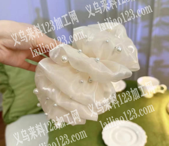 发圈上钉珠外发加工，寻找钉珠的加工厂，请