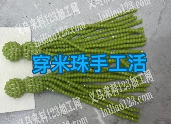 穿米珠编织耳环的手工活，附图片，
