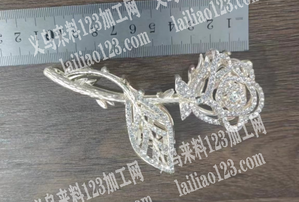 找有如下发夹模具的压铸厂，电话详谈