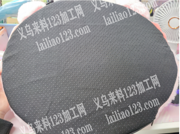 寻找毛绒坐垫成品厂家，外贸系列的客户，跨