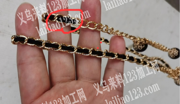 皮条穿进链条，手工活外发，如图，