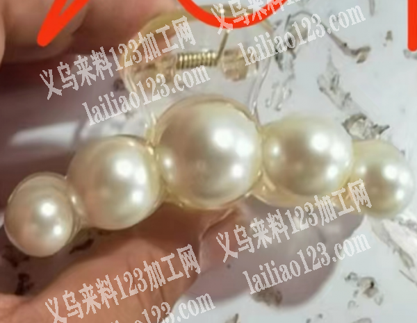 如图5万手工活外发加工，抓夹粘半圆的手工