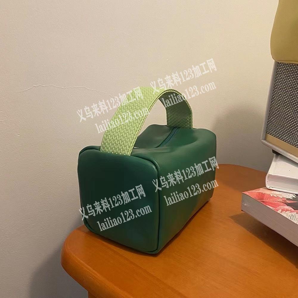 电商寻找如图箱包厂，厂家有货的联系我详谈