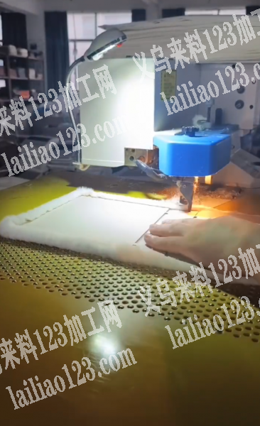 《长期有货，缝纫活》寻找车卡册的缝纫工厂