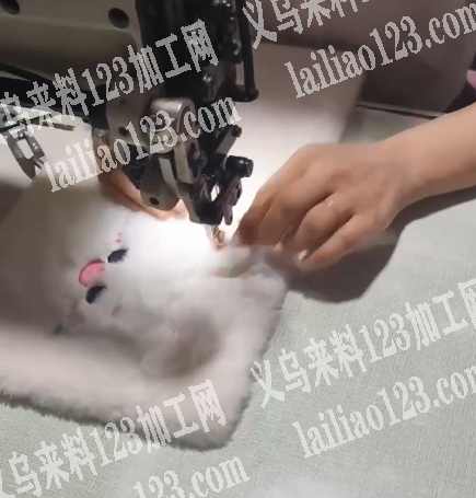 毛绒卡册外发加工，发义乌本地，要做的请联