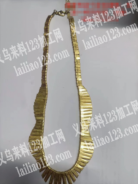 谁家有这个花纹清晰，长度一样的项链，有的