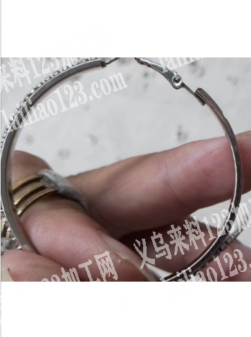 耳环10万订单，寻找青岛的耳环工厂，如图