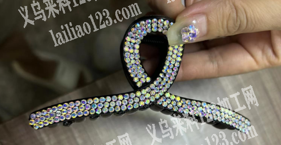 如图款满钻抓夹成品订单，寻找有成品的工厂