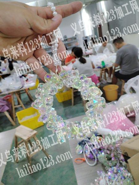 承接各种饰品   包装  打胶抢  串珠   挂圈