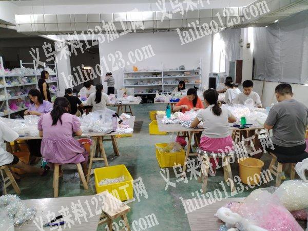 承接各种饰品   包装  打胶抢  串珠   挂圈