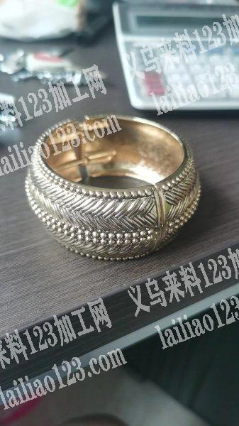 找有这款手镯模具的压铸厂，电话详谈