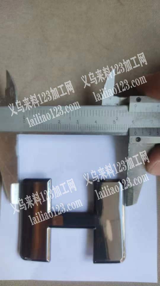 如图，可是做塑料扣的工厂联系一下