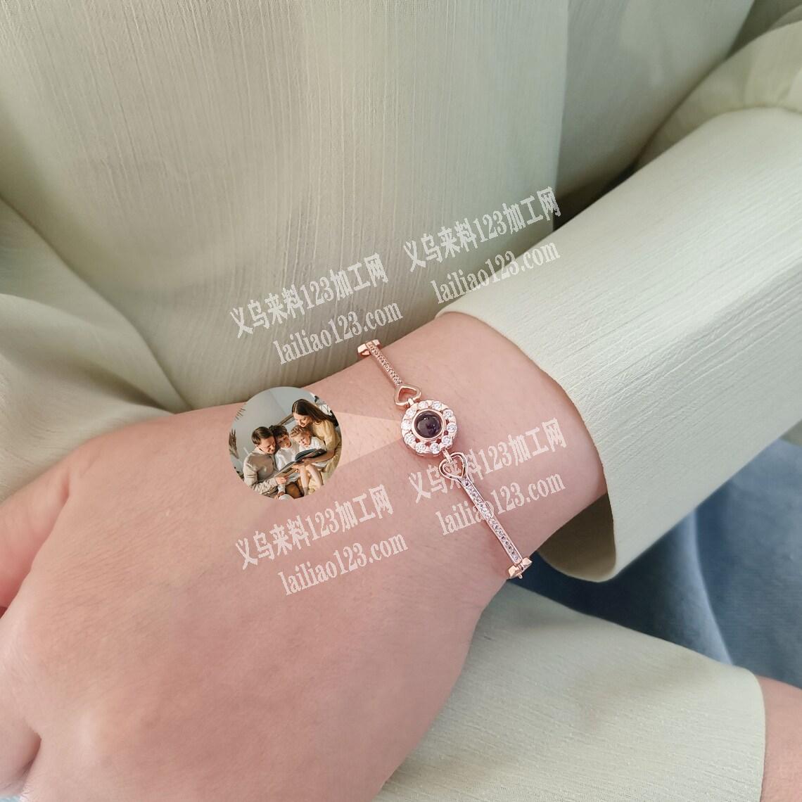采购图片中的珠子，要求能够投影彩色照片，