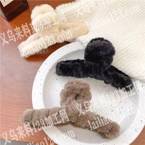 《手工活外发加工》抓夹绕毛条的手工活外发