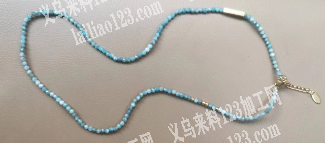 穿米珠的手工活外发加工，如图