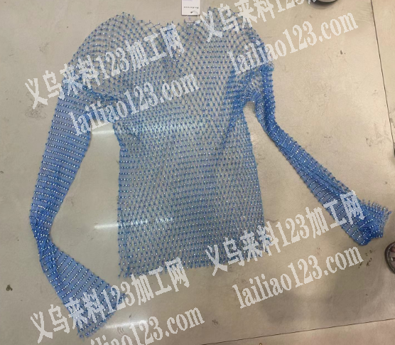 寻找生产如图网钻衣服的工厂，附图片，外发