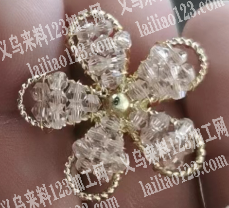 穿水晶珠子编织花瓣手工活外发加工，如图，
